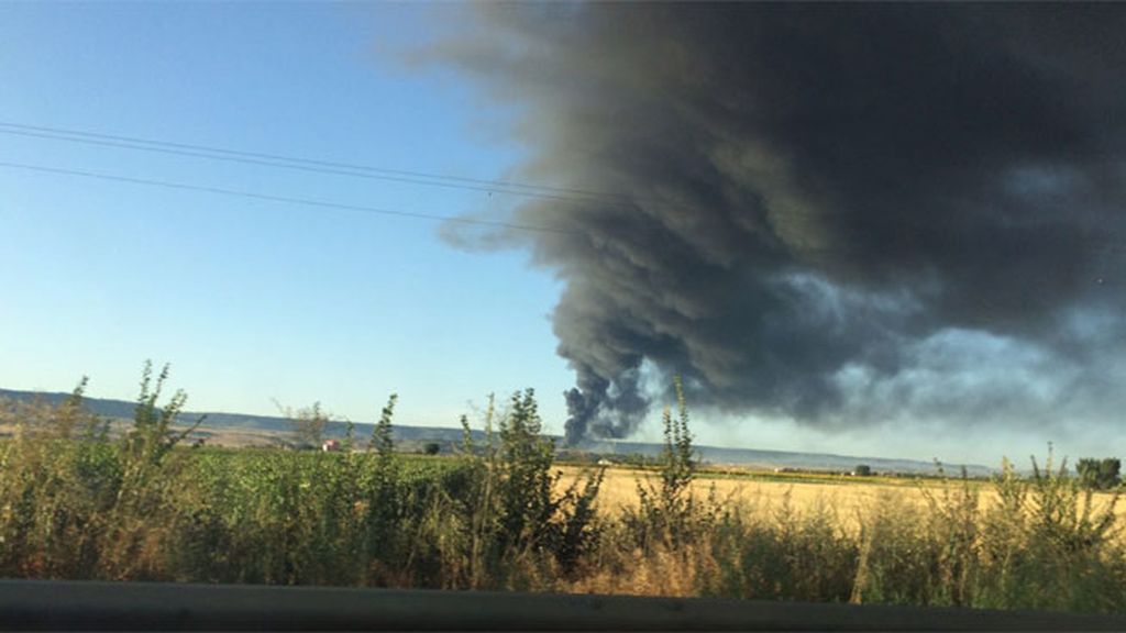 Sofocar las llamas será una tarea difícil por todos los líquidos inflamables que había