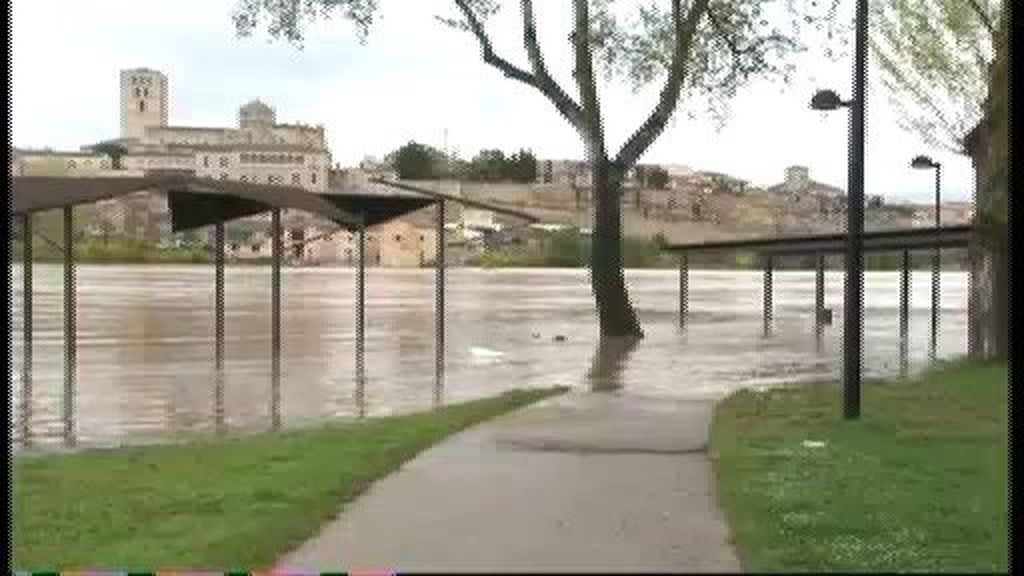 El deshielo y las lluvias de los últimos días provocan la crecida de muchos ríos