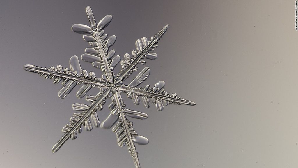 Todos los copos son hexagonales, pero es prácticamente imposible encontrar dos iguales