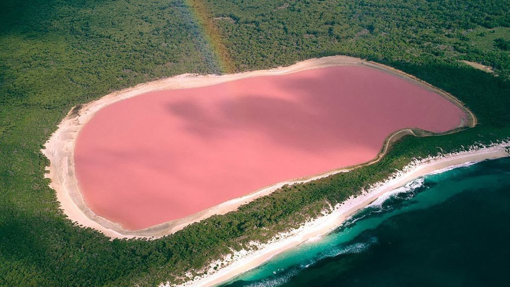 Un batido de fresa o el lago Hillier, en Australia