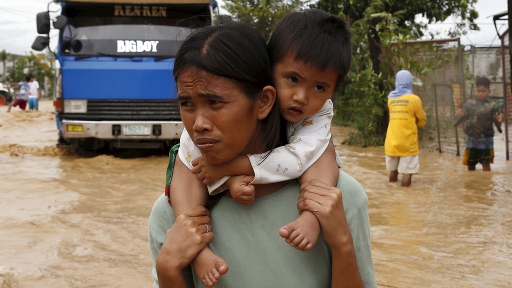 El tifón Koppu inunda el norte de Filipinas