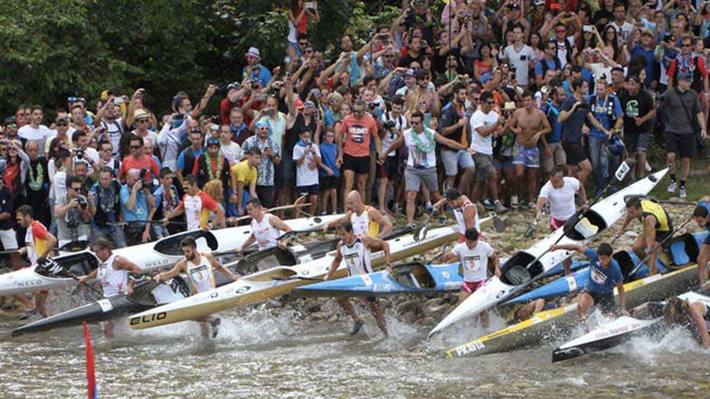 ‘Las Piraguës’ se echan al río