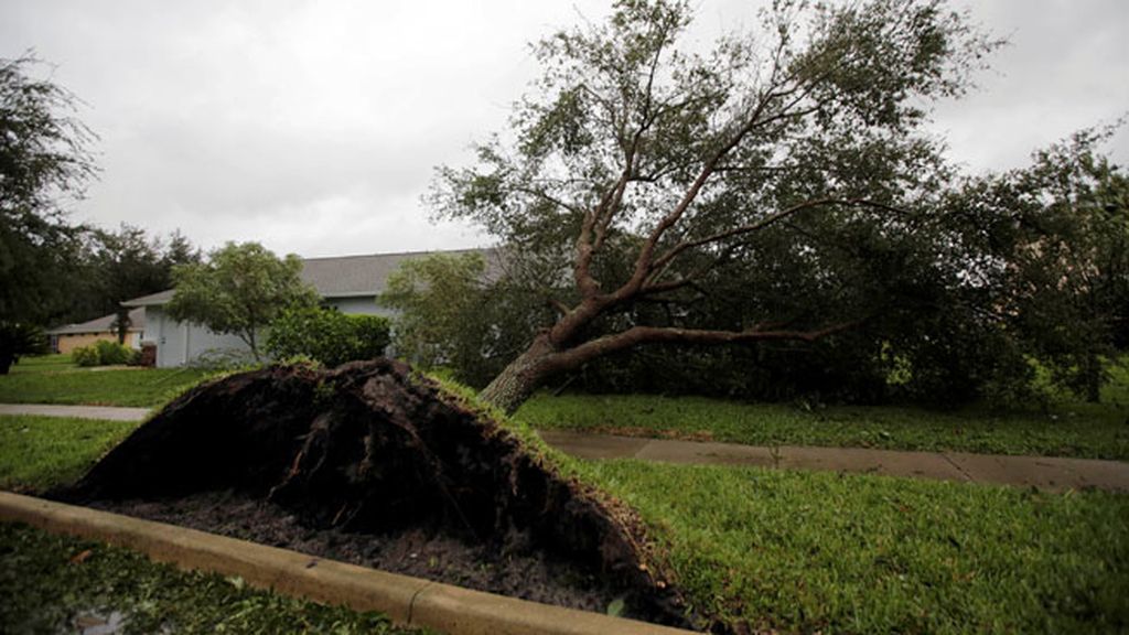'Matthew' se reduce a ciclón postropical y podría desaparecer en las próximas 24 horas