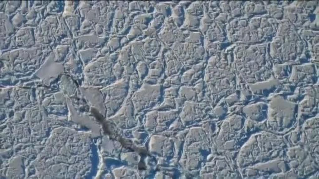 Las escamas de dragón, el curioso dibujo del hielo Ártico formado por la meteorología