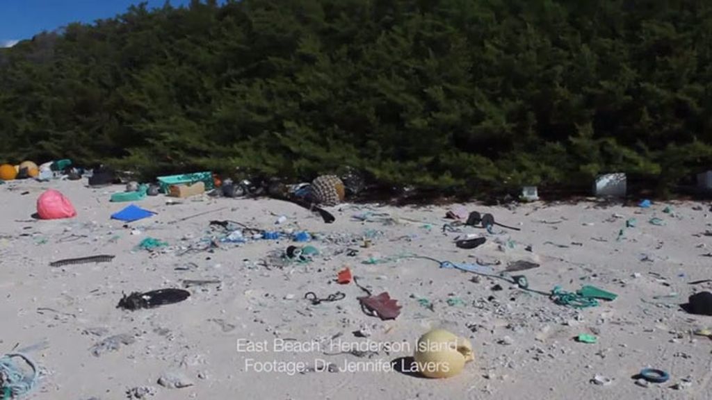 Más de 17 toneladas de plástico convierten una isla en la más contaminada del mundo