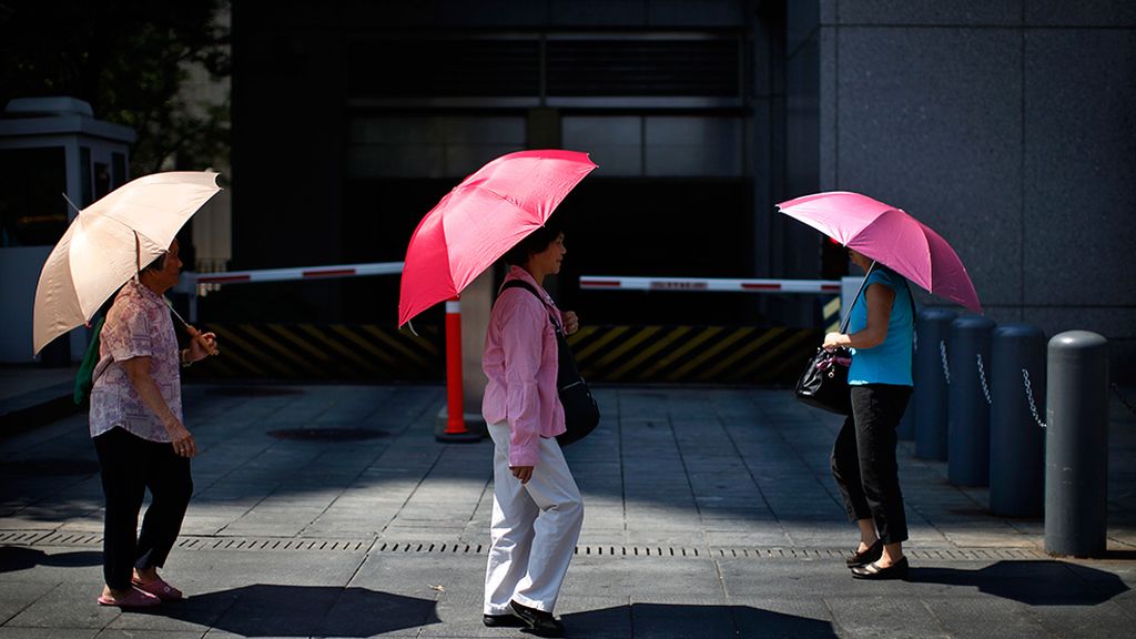 Luz, agua y colores para despedir al sol