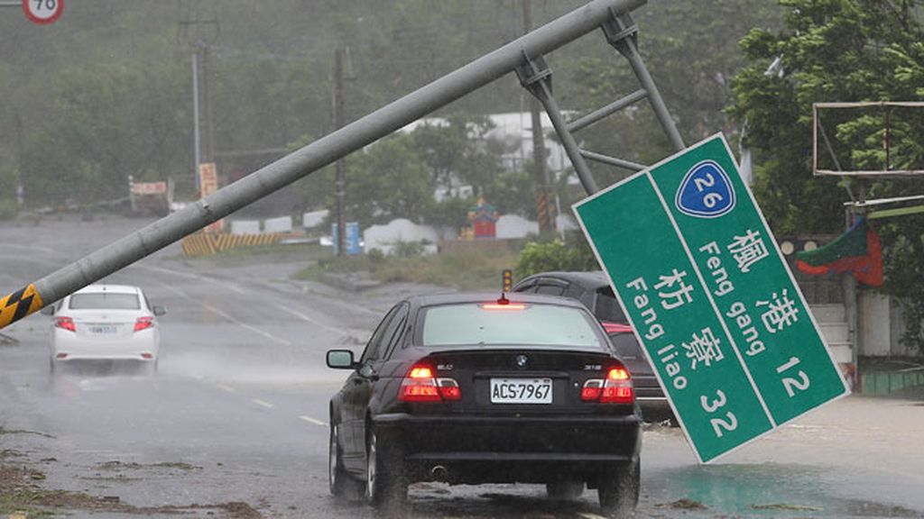 Se dirige a China tras dejar a 500.000 hogares sin electricidad y numerosos desperfectos