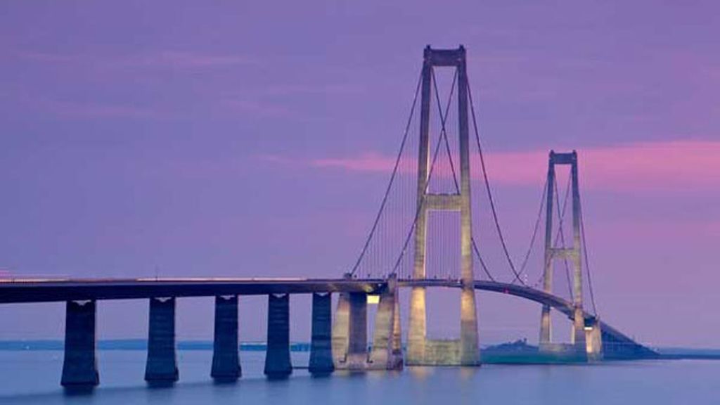 El Puente del Gran Belt, en Dinamarca, alcanza los 254 metros