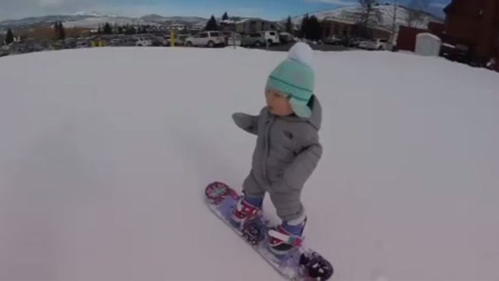 El vídeo viral del bebé snowborder