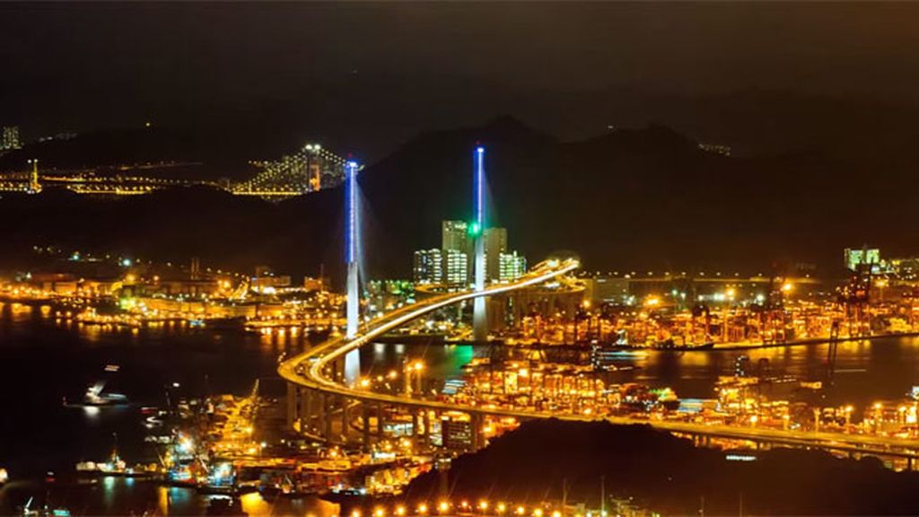 Puente Stonecutters une en Hong Kong las islas de Tsing Yi y Stonecutters desde 2009 con 298 metros de altura
