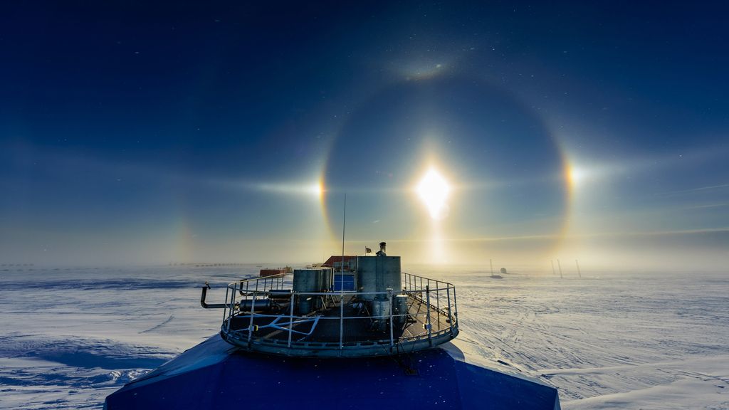 Un halo solar en la estación de investigación Halley, en la Antártida