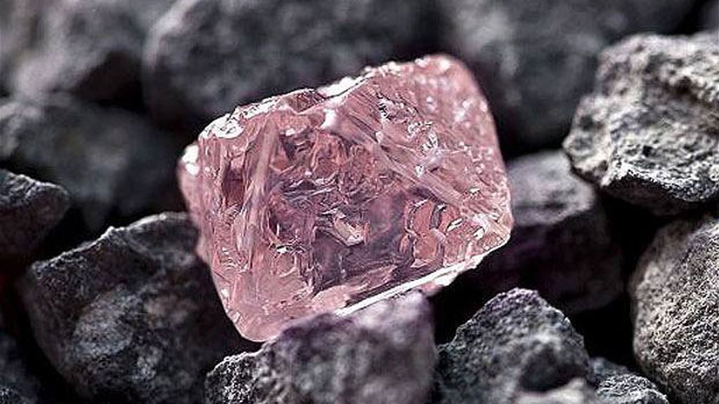 Este 'caramelo de fresa' o el mayor diamante rosa que se ha encontrado en Australia