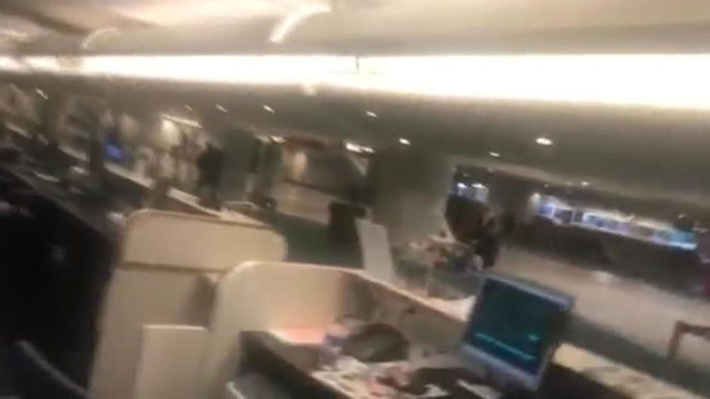 Un hombre armado mantiene en vilo al aeropuerto de Orlando, en EEUU