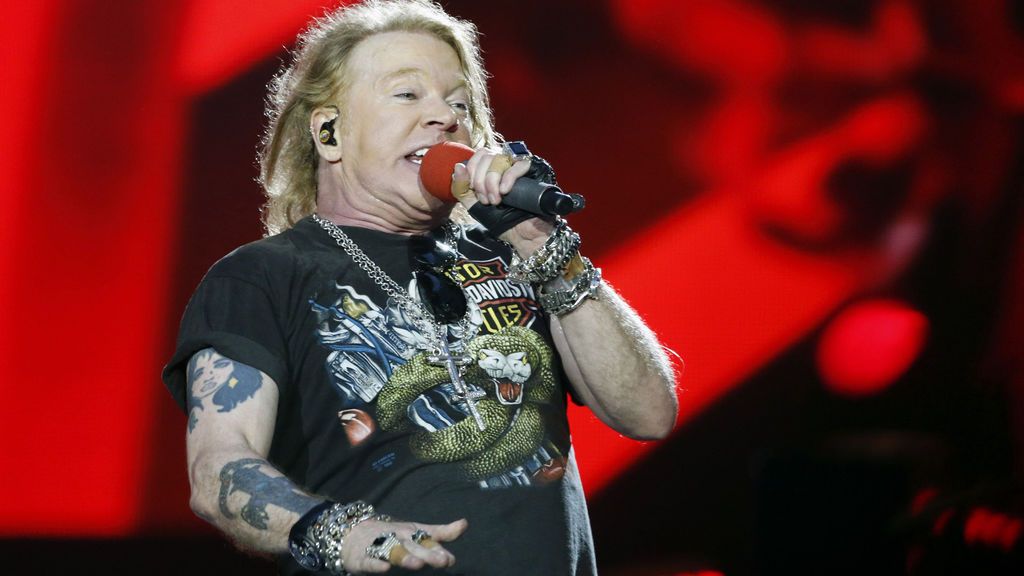 Guns N' Roses, en concierto  ante 40.000 personas en San Mamés