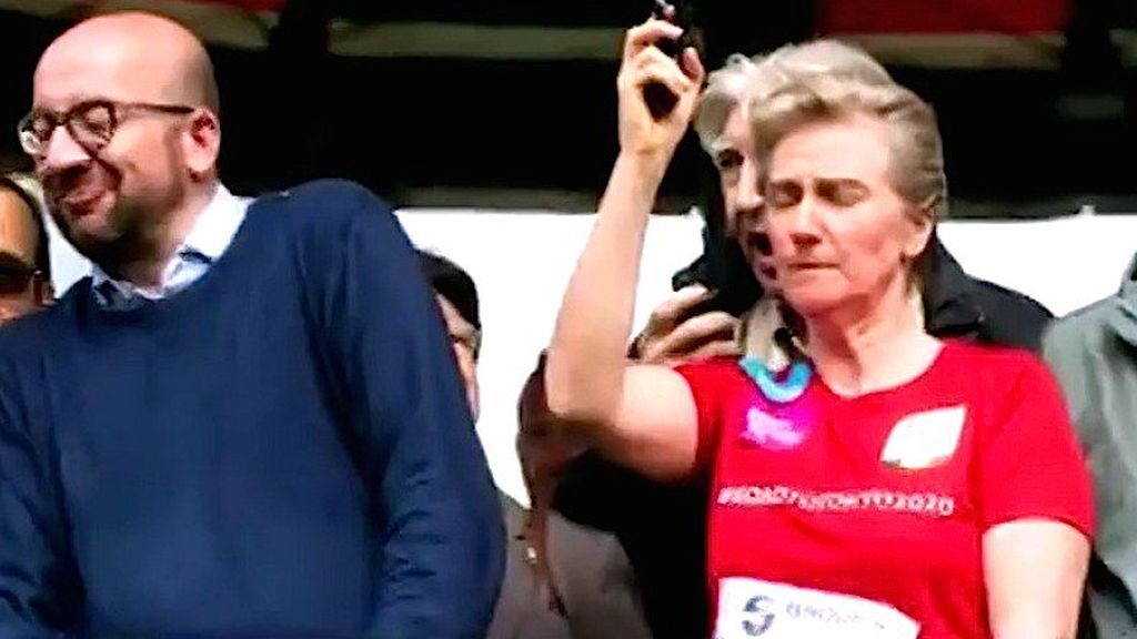 El primer ministro belga podría quedar sordo tras el disparo de la Princesa Astrid inaugurando una carrera El primer ministro belga podría quedar sordo tras el disparo de la Princesa Astrid inaugurando una carrera