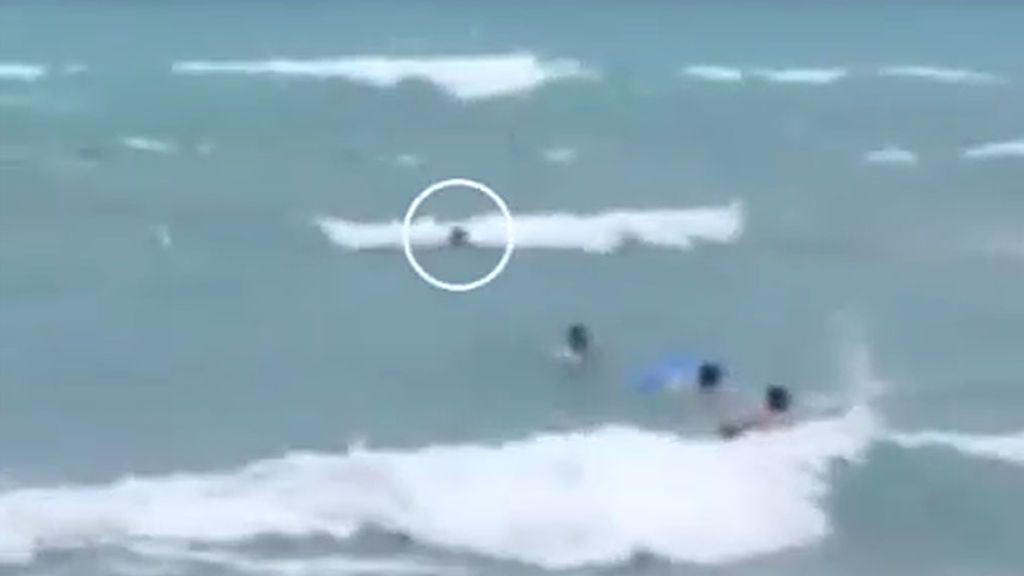 Angustioso rescate en la playa del Campello, en Alicante