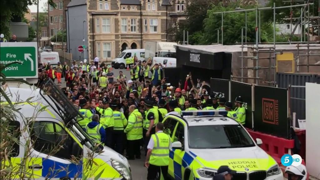 Las fuertes medidas de seguridad impiden a los aficionados ver de cerca al Madrid en Cardiff