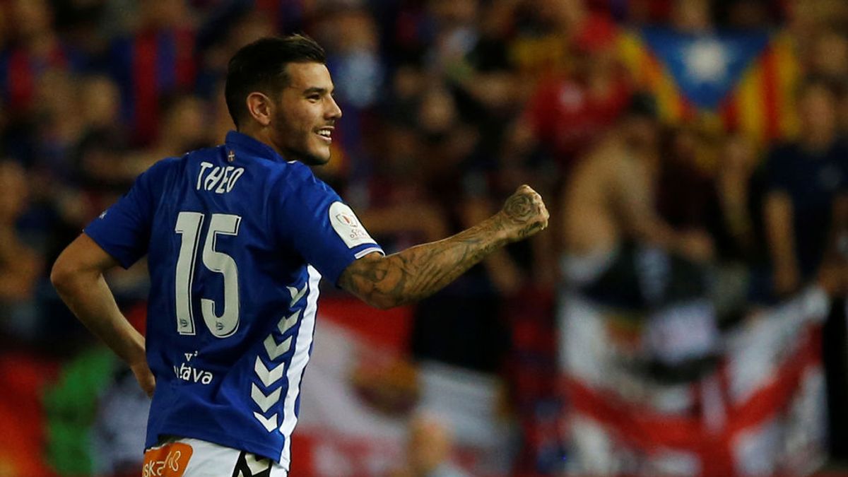 Theo Hernández sigue pasando de Francia en la playa y quiere jugar con España, según MARCA Theo Hernández sigue pasando de Francia en la playa y quiere jugar con España, según MARCA
