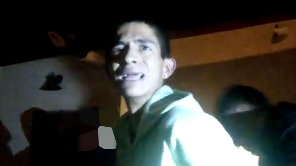 Le pilla la policía robando... ¡y pide llorando que avisen a su madre!