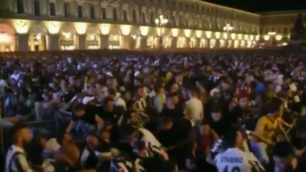 Un petardo provoca una avalancha entre los aficionados de la Juventus