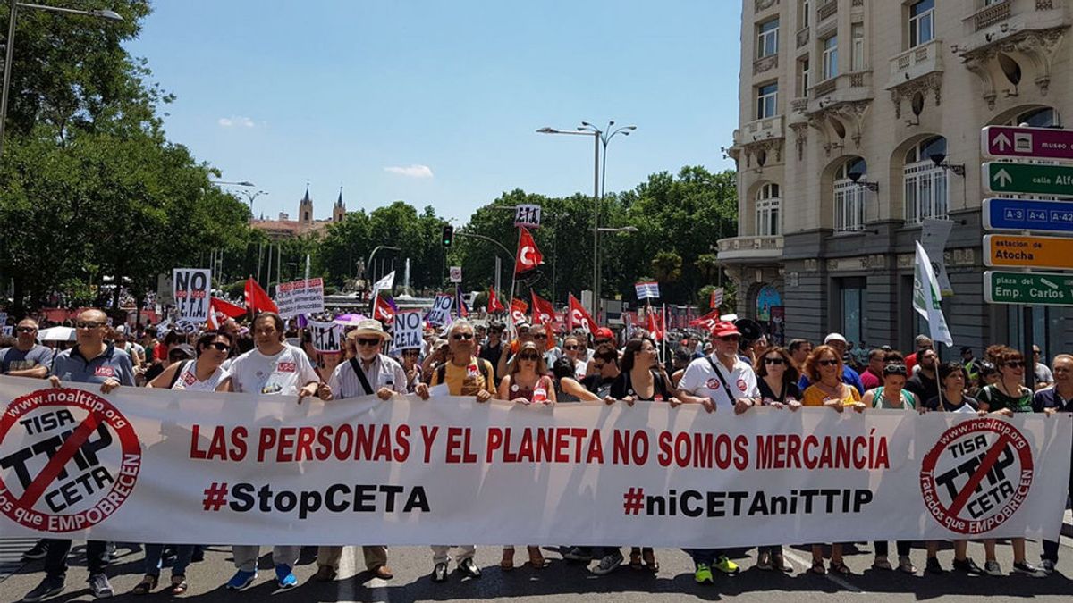 Cientos de personas se manifiestan en Madrid contra el CETA entre la UE y Canadá