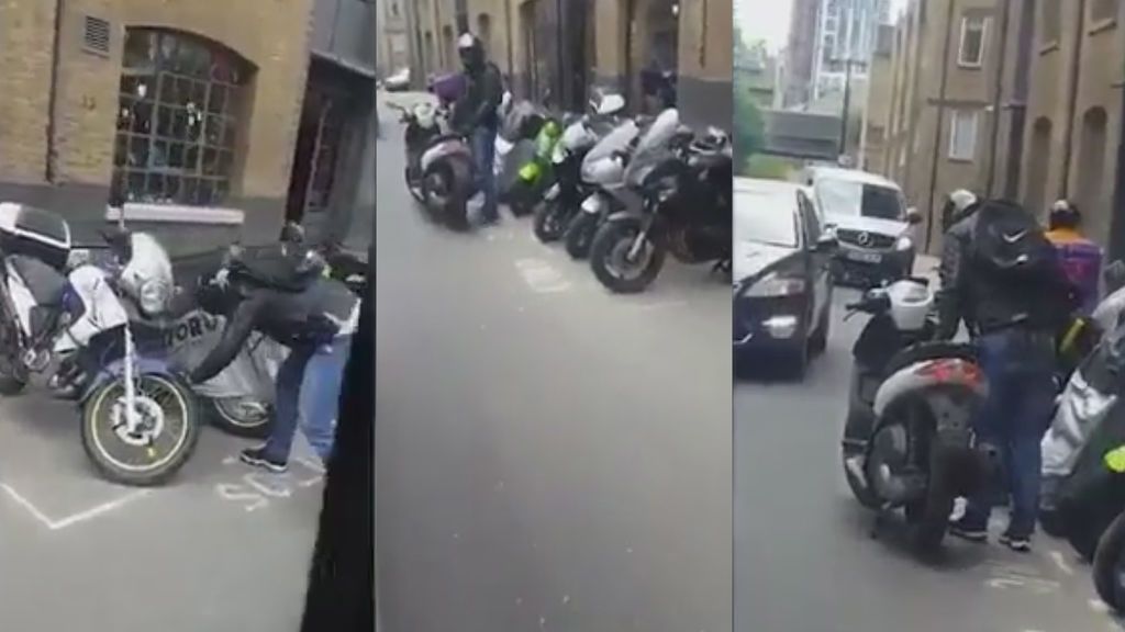 Intentan robar una moto a golpe de martillo a plena luz del día en Londres