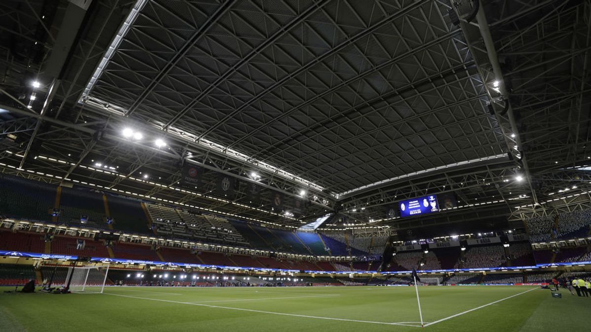 Así verán los jugadores el cielo de Cardiff con el techo cerrado Así verán los jugadores el cielo de Cardiff con el techo cerrado