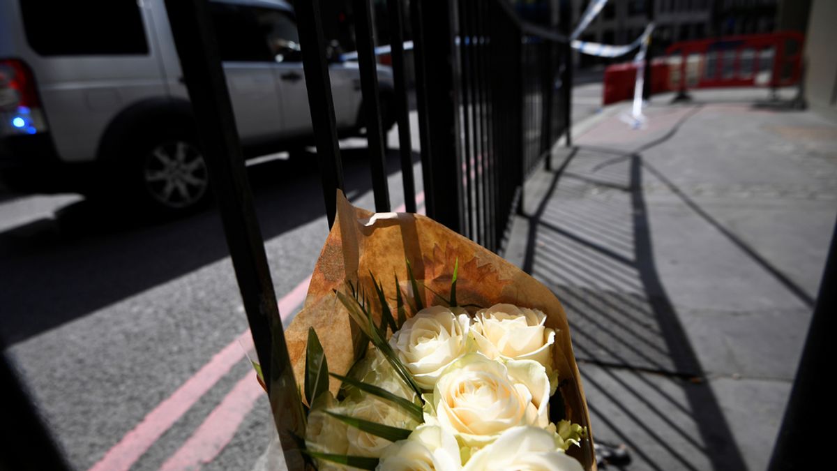 Flores en recuerdo de las víctimas del atentado de Londres