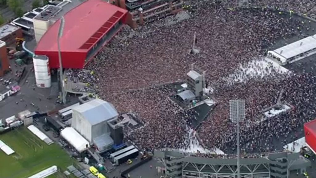 Ariana Grande canta en homenaje a las víctimas del atentado en Manchester