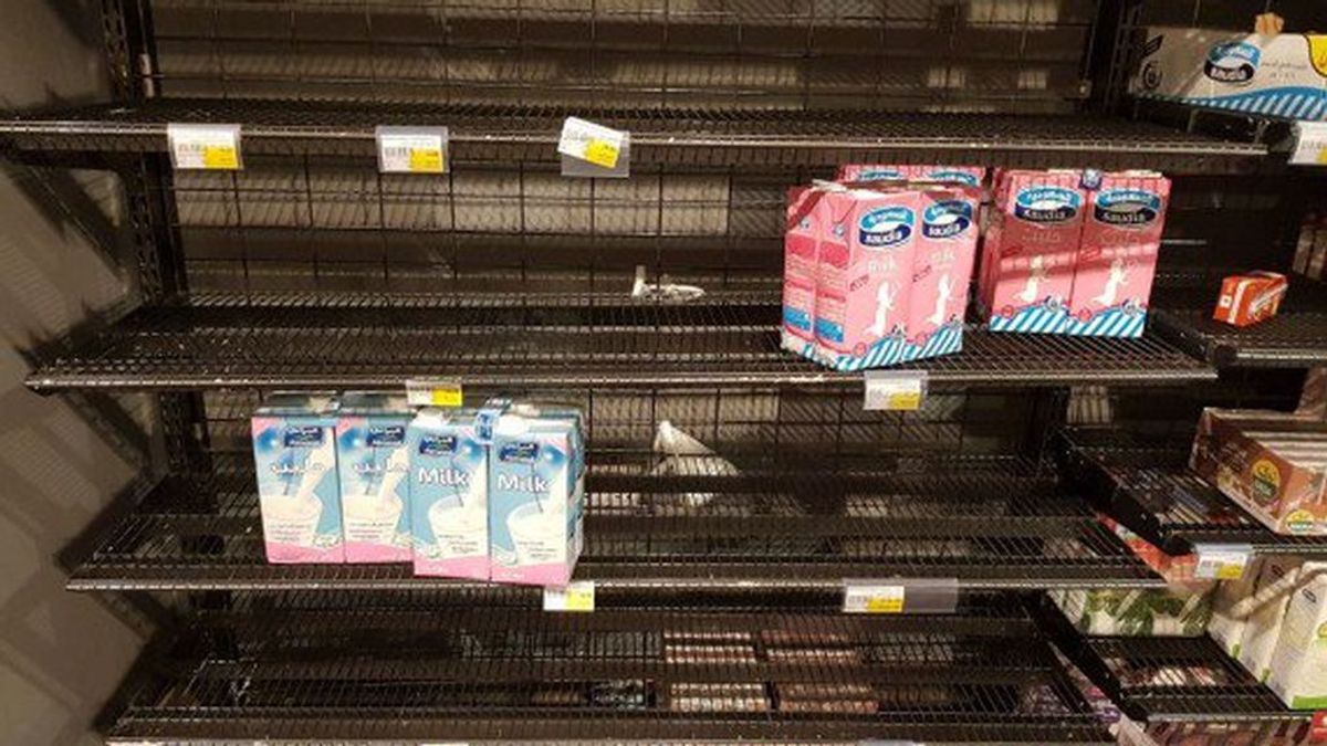 La incertidumbre deja sobre las cuerdas a Qatar: los supermercados vacíos