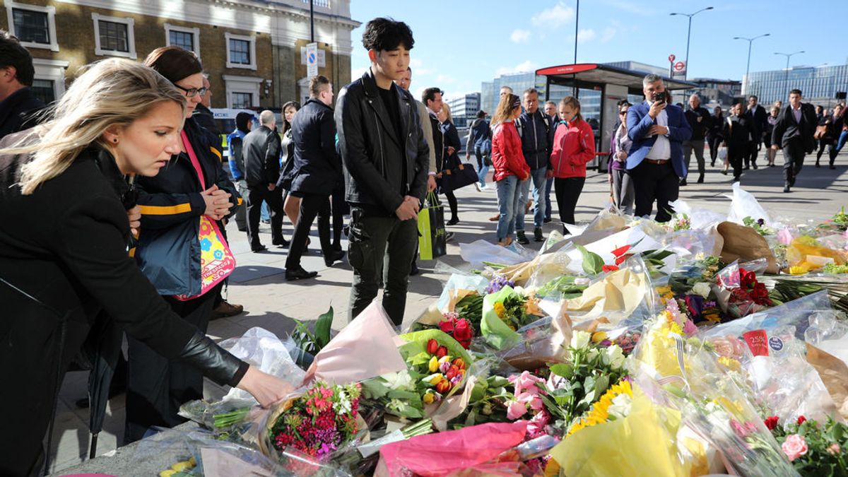 Tributos florales a las víctimas del reciente atentado en Londres