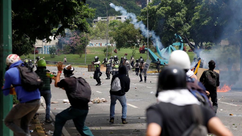 Venezuela vive otra jornada de violencia en las protestas contra el Gobierno de Maduro