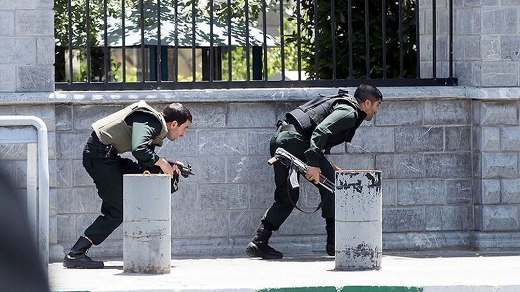 El Daesh golpea el Parlamento iraní y el mausoleo del ayatolá Jomeini en Teherán