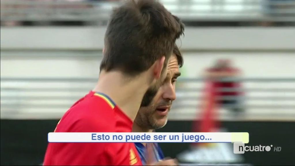 Piqué y Lopetegui mantienen una charla sobre un problema que quieren solucionar