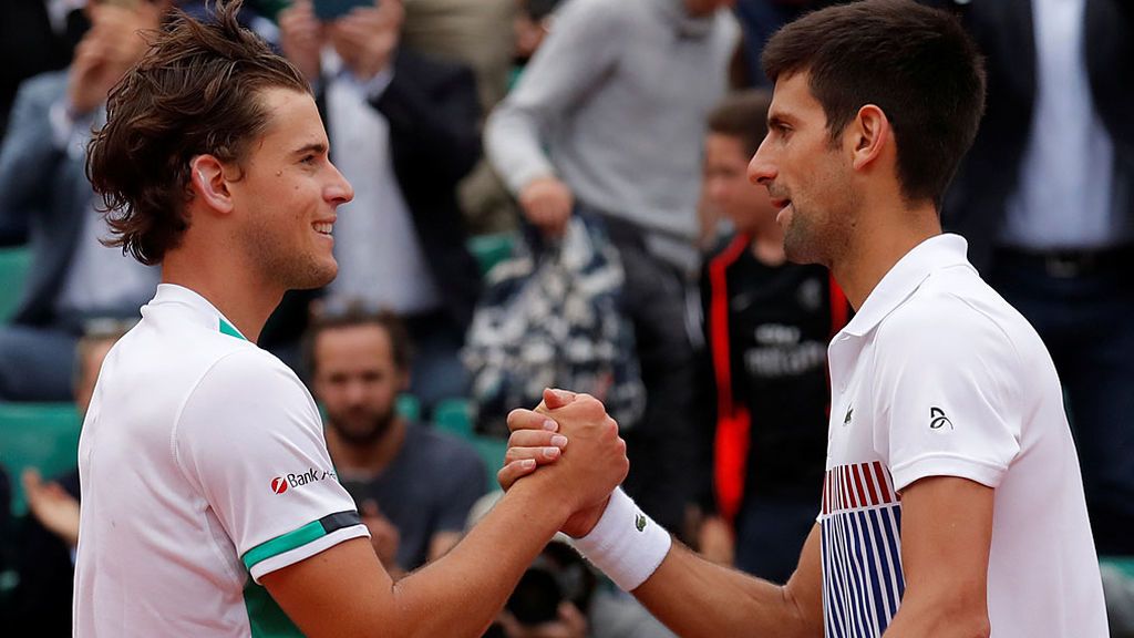 El gesto de Djokovic a Thiem en la red tras perder en tres sets en cuartos de Roland Garros