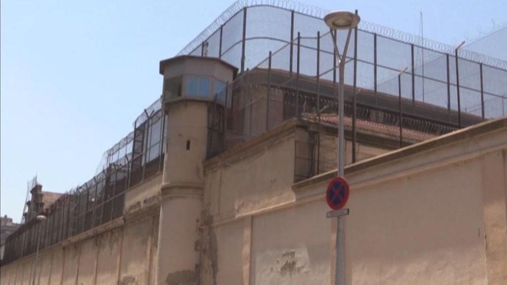 Los últimos presos abandonan la histórica Modelo de Barcelona