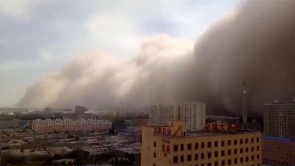 El momento en el que una apocalíptica tormenta de arena se come una ciudad