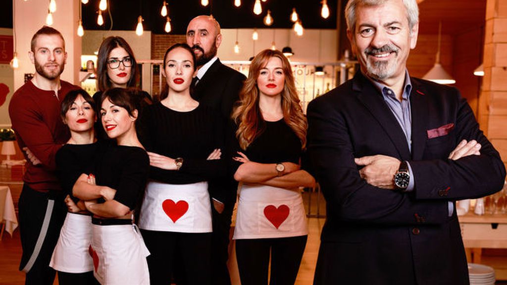 'First Dates' sale a la calle para ofrecer su particular pregón del Orgullo Gay