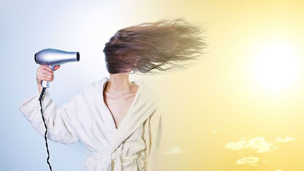 ¿Cómo afecta el calor y el sol a las extensiones? Hablamos con expertos ¿Cómo afecta el calor y el sol a las extensiones? Hablamos con expertos