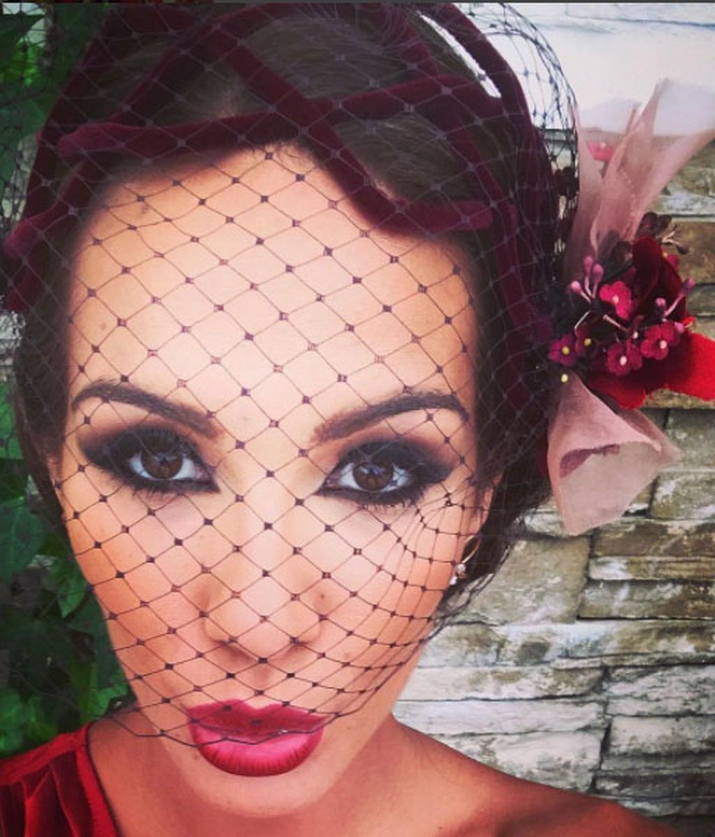 Tamara Gorro, en la boda de sus tíos con tocado calado