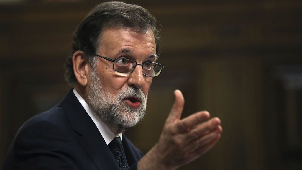 Rajoy califica de "pintoresca" y "chusca" la moción de censura de Podemos