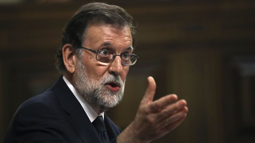 Rajoy califica de "pintoresca" y "chusca" la moción de censura de Podemos