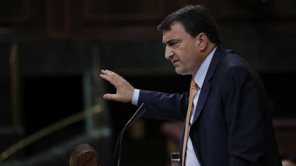 Aitor Esteban, portavoz del PNV, durante la moción de censura a Rajoy