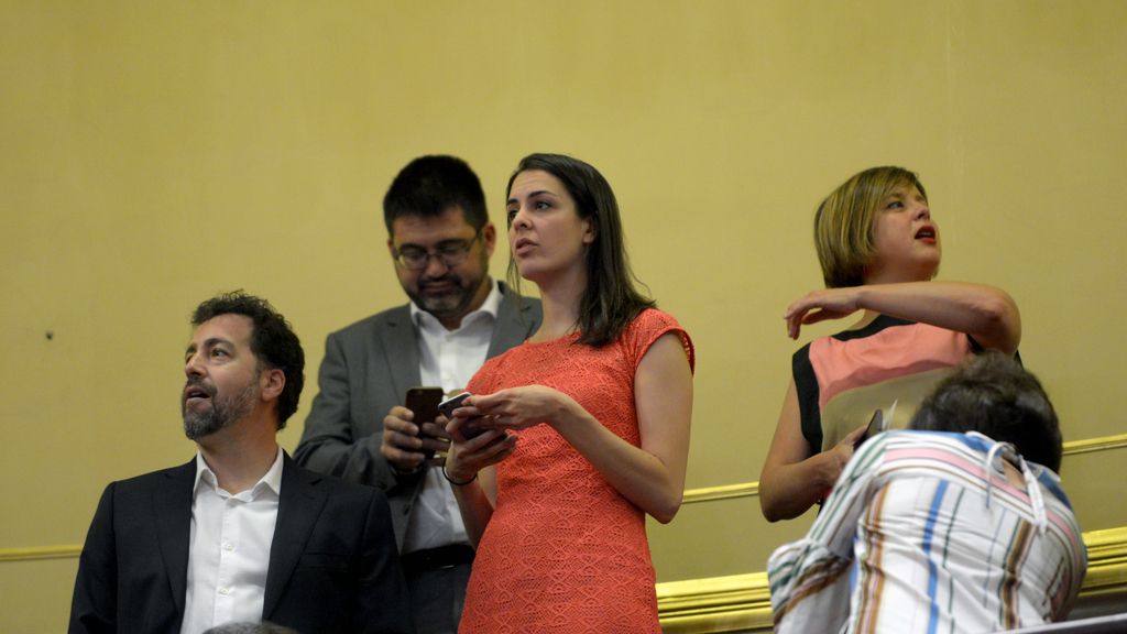 Rita Maestre, antes del comienzo de la intervención de Montero