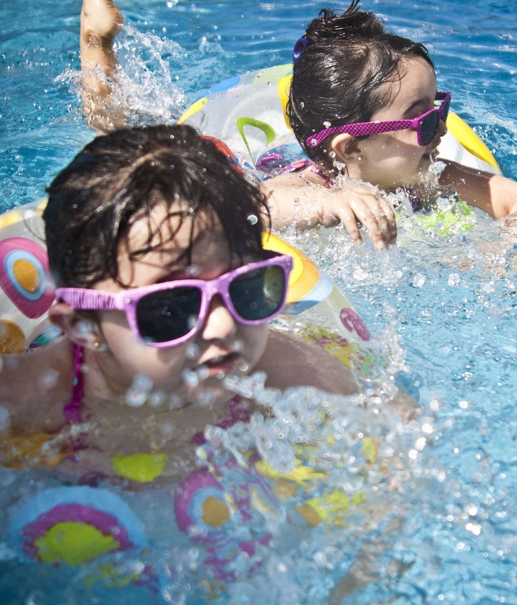 NIÑOS PISCINA