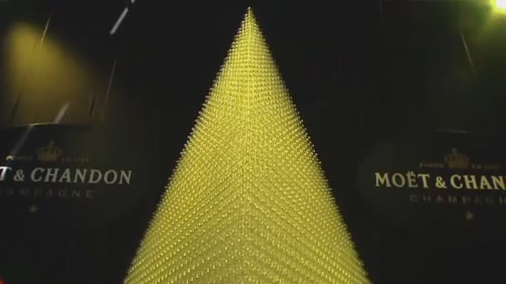 En Madrid baten un record Guinness con la pirámide de copas más grande del mundo