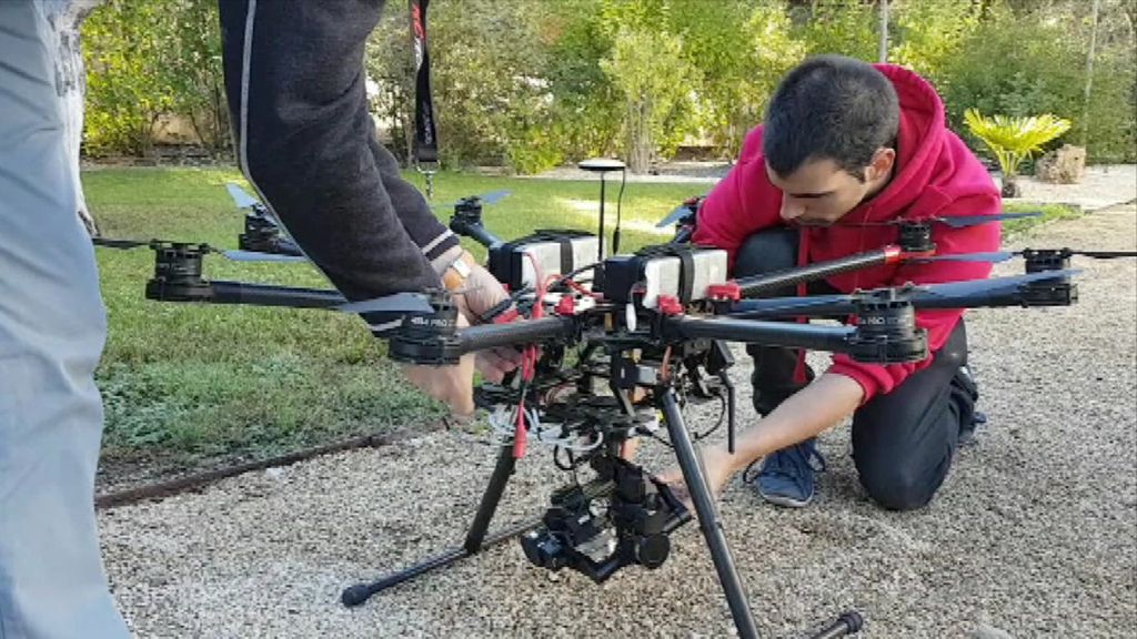 Cómo hacer volar un dron sobre la casa de Bertín con espectaculares imágenes aéreas