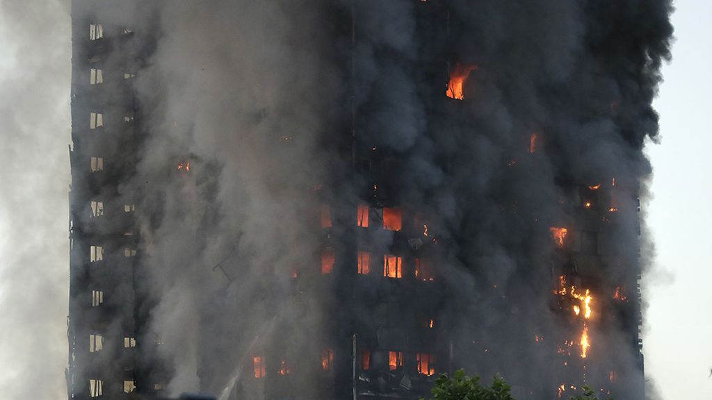 Infierno en un bloque de viviendas en Londres