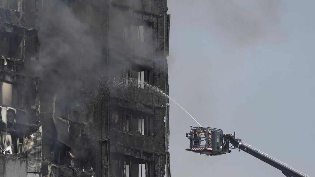 La policía investiga el incendio de Londres en el que aún hay decenas de desaparecidos