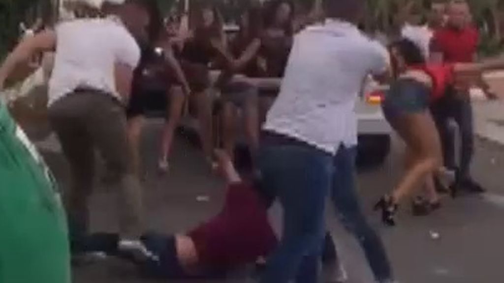 La brutal pelea entre dos grupos de jóvenes en una discoteca de Marbella